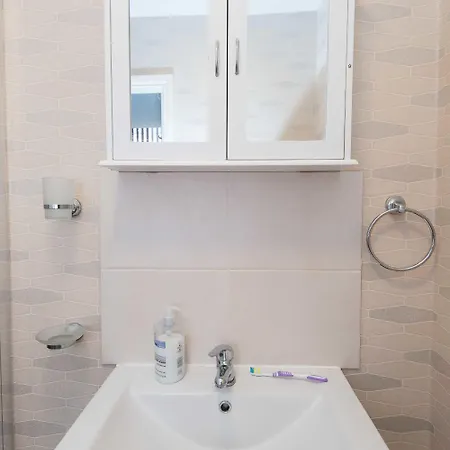 Snooze * Bradford (West Yorkshire)