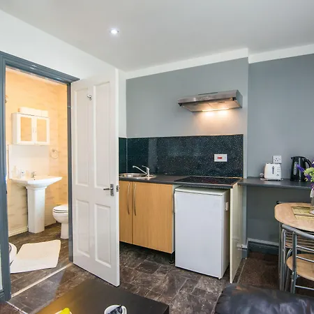 Snooze * Bradford (West Yorkshire)