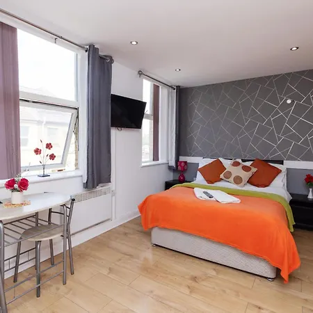 Snooze * Bradford (West Yorkshire)