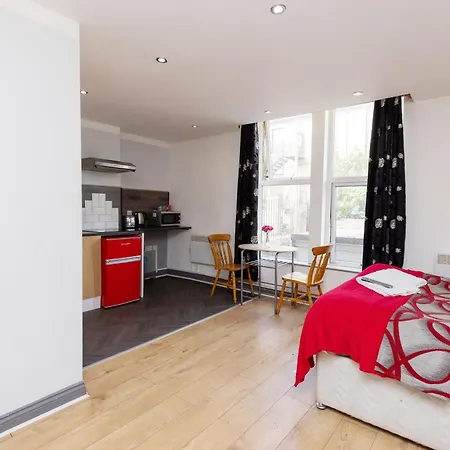 Snooze * Bradford (West Yorkshire)