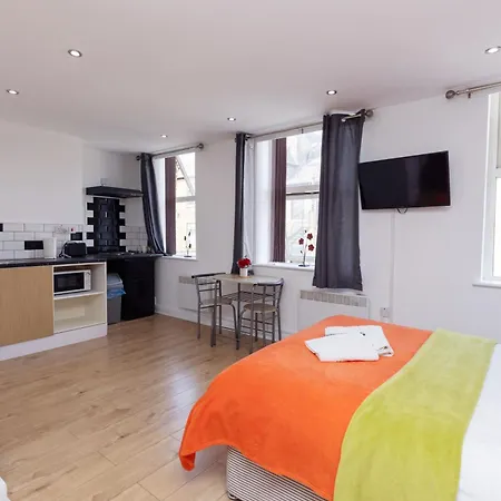 Snooze * Bradford (West Yorkshire)