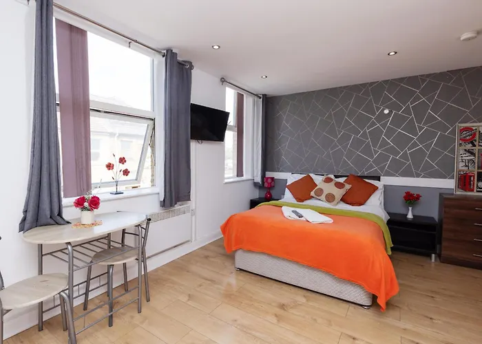 Snooze * Bradford (West Yorkshire)