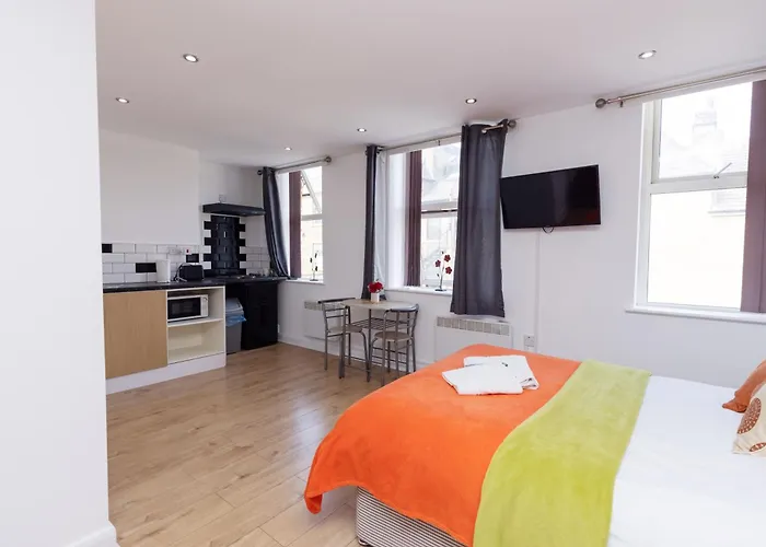 Snooze * Bradford (West Yorkshire)